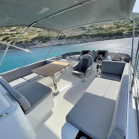 Renas Yacht Bådhotel *