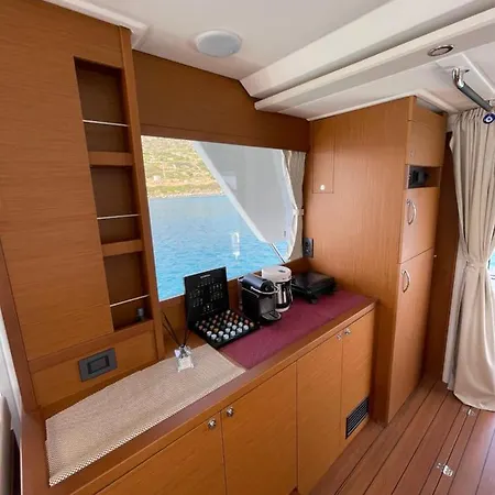 Renas Yacht *