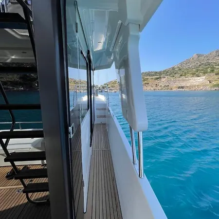 Renas Yacht Πλωτό κατάλυμα