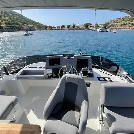 Πλωτό κατάλυμα Renas Yacht Φετιγιέ