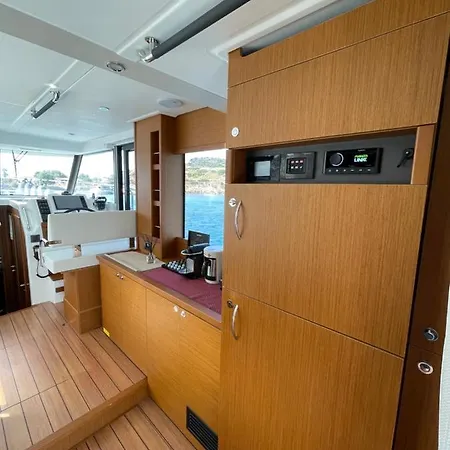 Renas Yacht Πλωτό κατάλυμα *