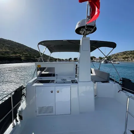Πλωτό κατάλυμα Renas Yacht *