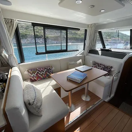 Renas Yacht Φετιγιέ