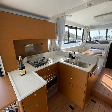 Πλωτό κατάλυμα Renas Yacht *